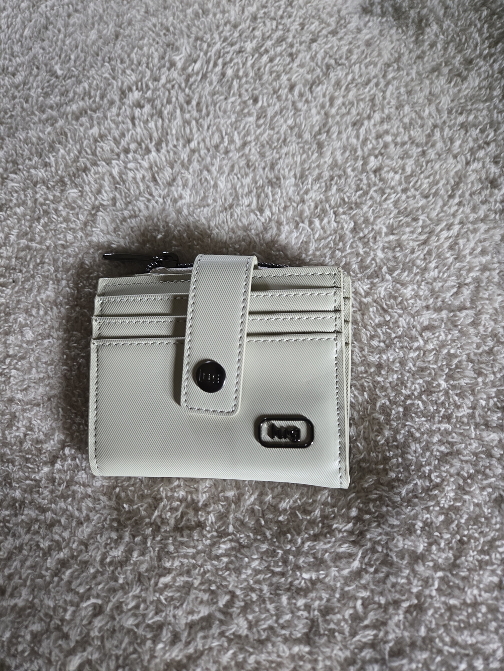 Lug Hurdle Wallet In Pebble - Satin Luxe Vegan Leather